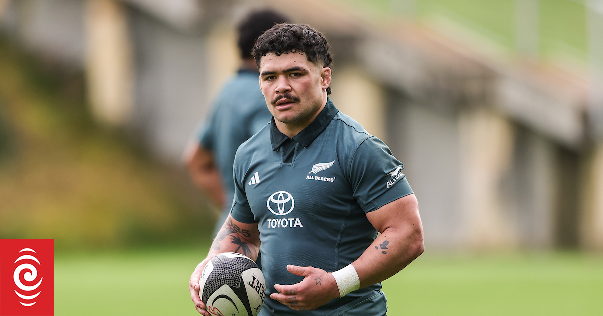 全黑队的松散前锋难题:新面孔与熟悉的较量